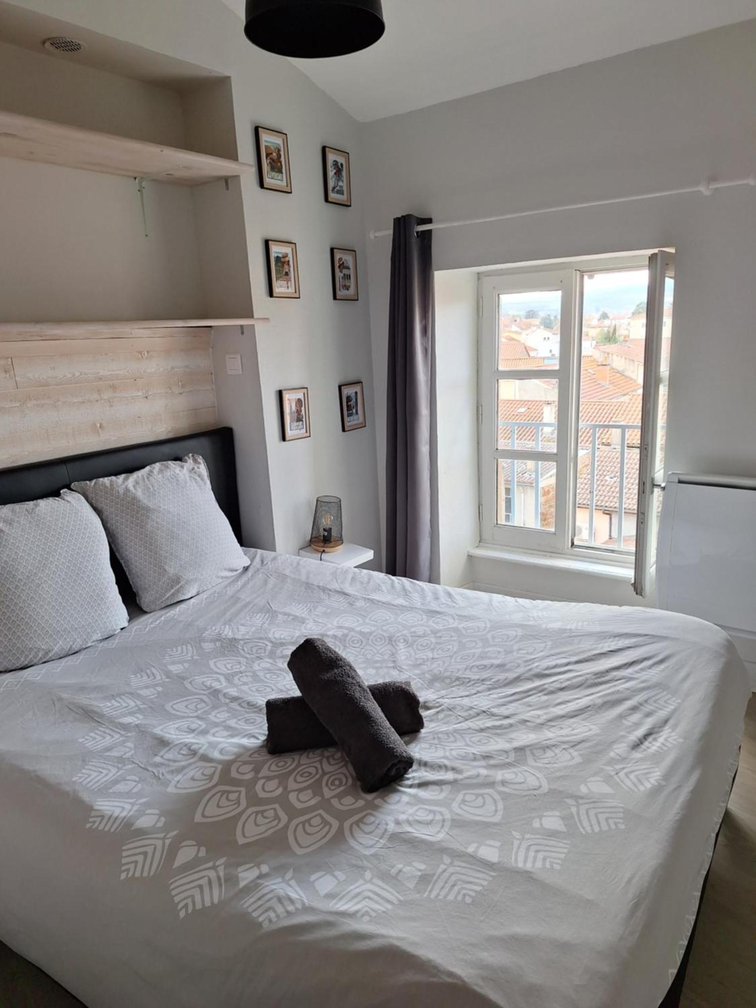 Appartement F2 Centre-Ville Issoire Avec Jolie Vue Exterior foto