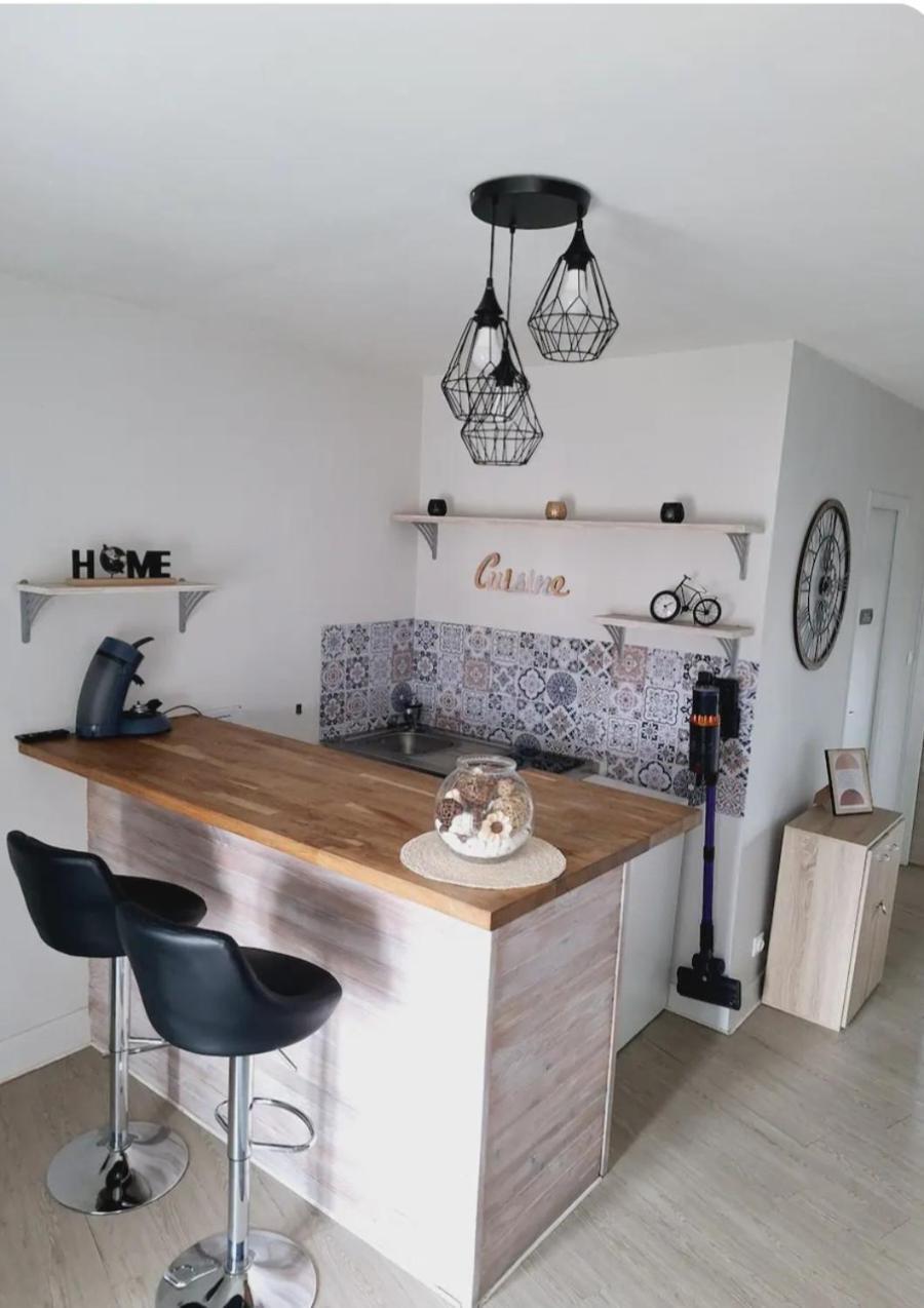 Appartement F2 Centre-Ville Issoire Avec Jolie Vue Exterior foto
