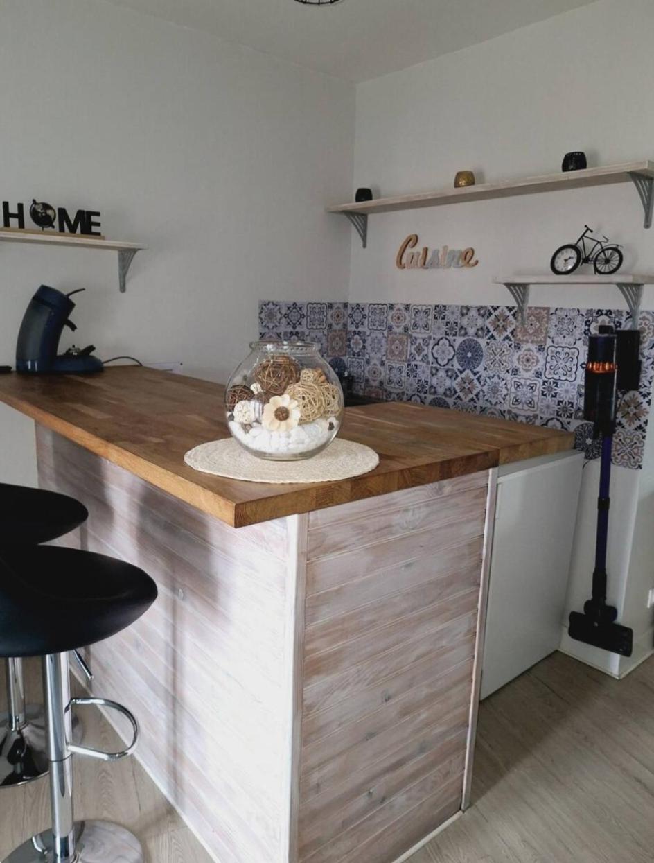 Appartement F2 Centre-Ville Issoire Avec Jolie Vue Exterior foto